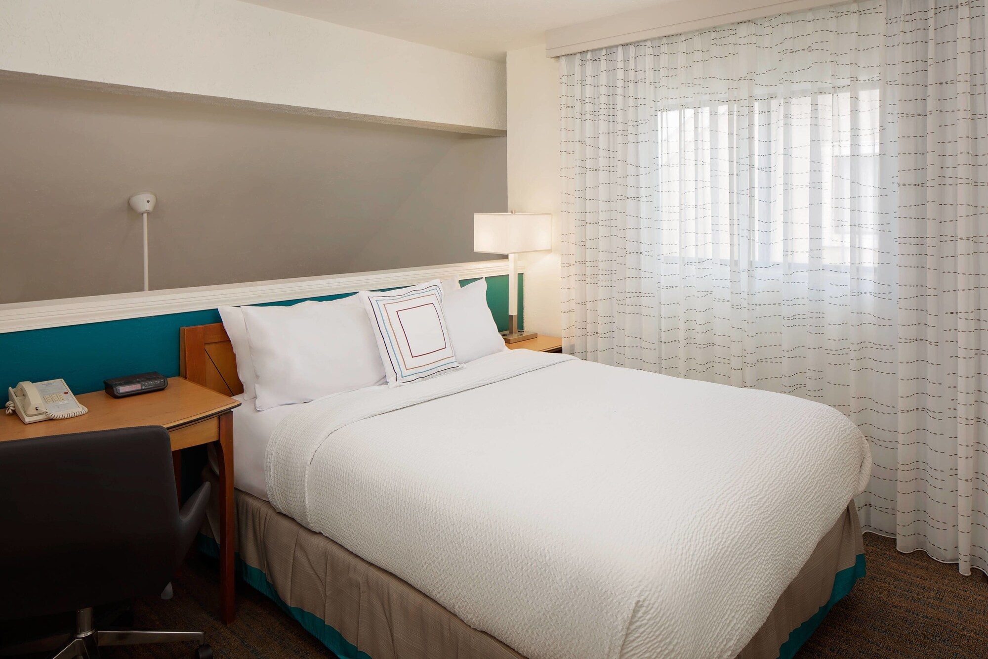 2 BEDROOMS, SUITE