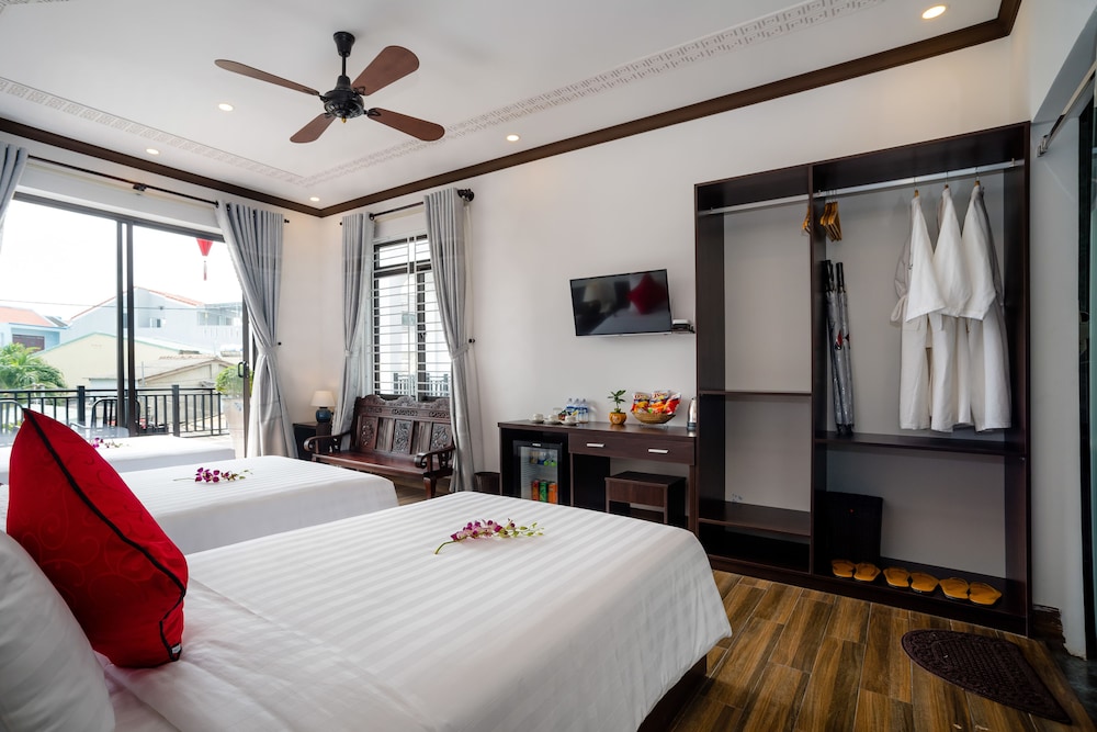 ROOM, TRIPLE, POOL VIEW, BALCONY