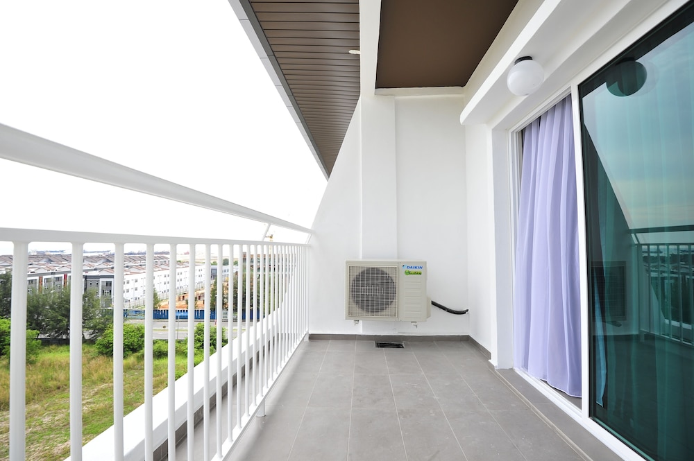 Marvelux Hotel 4/44