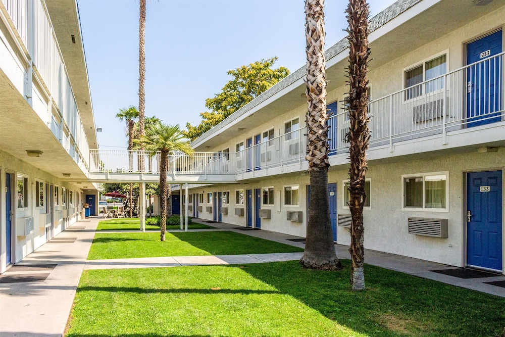 Motel6 Bakersfield, CA - East 31/39