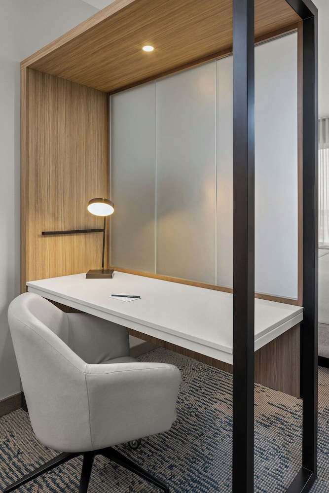SpringHill Suites by Marriott Bettendorf 35/35