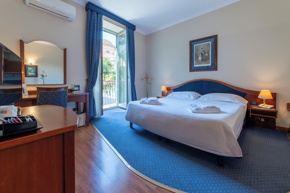SUPERIOR, DOUBLE OR TWIN BED