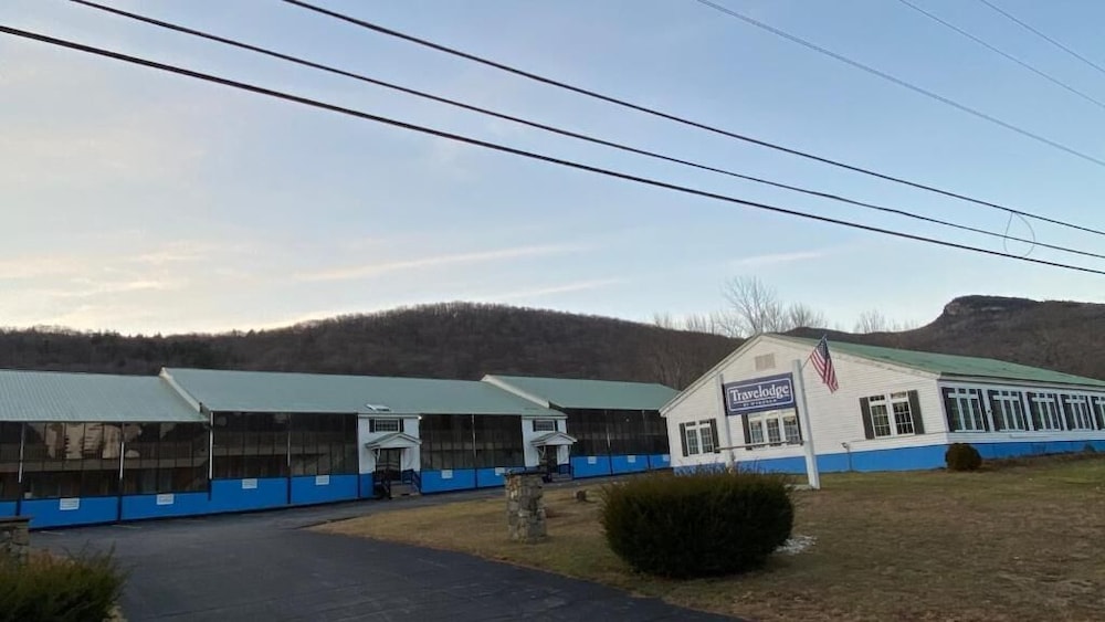 Travelodge By Wyndham Lincoln Near White Mountain 3/53