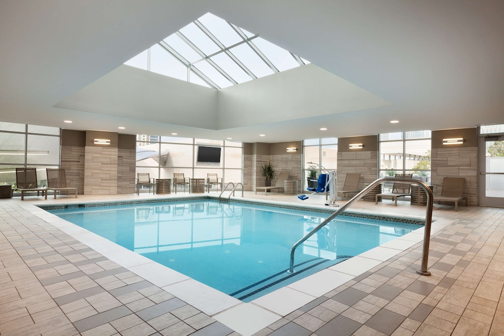 Embassy Suites By Hilton Charlotte Uptown 24/67