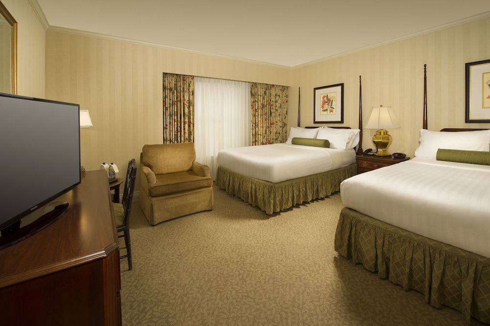 DELUXE, 2 QUEEN BEDS