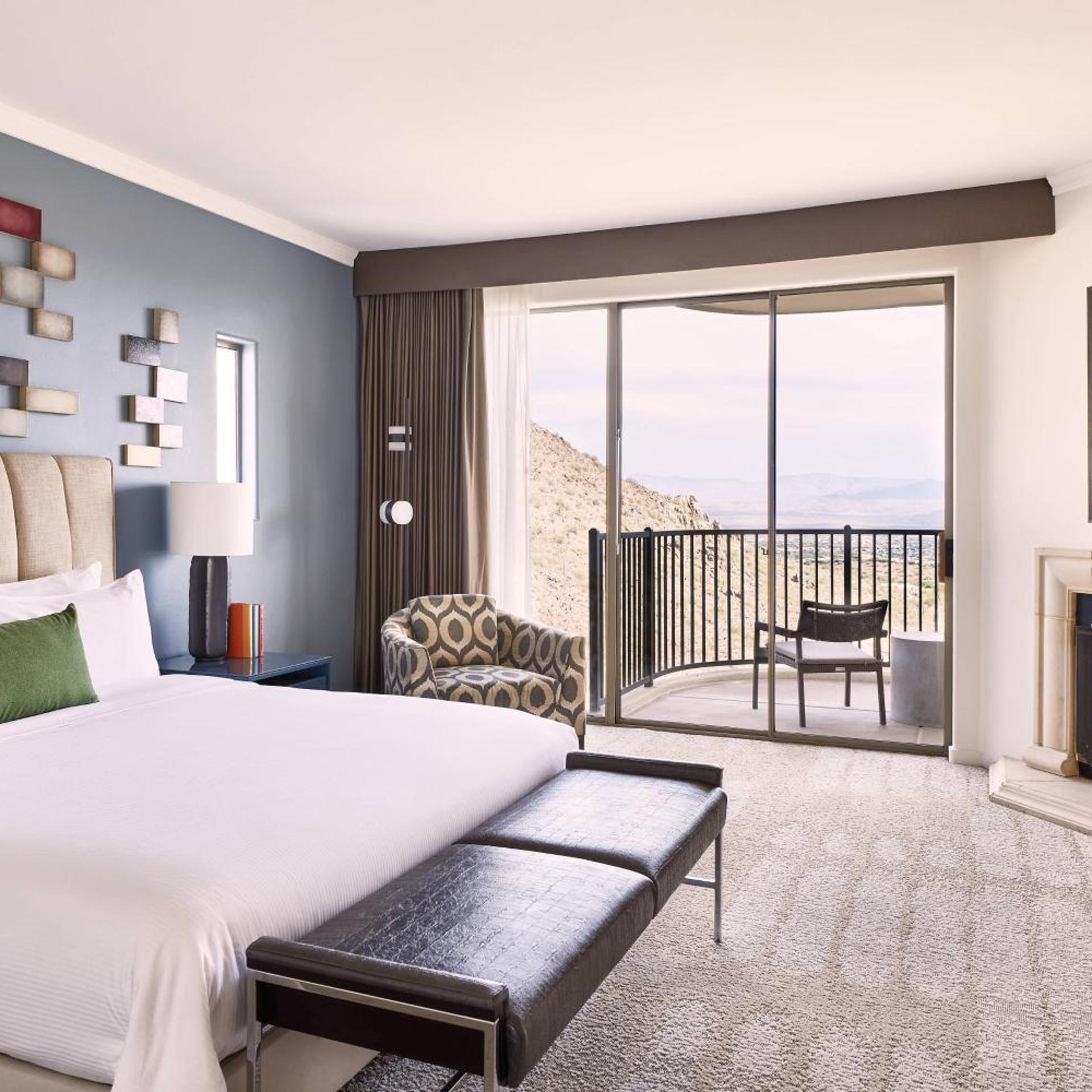 Guest Room, King Bed, Cliff Side, Large