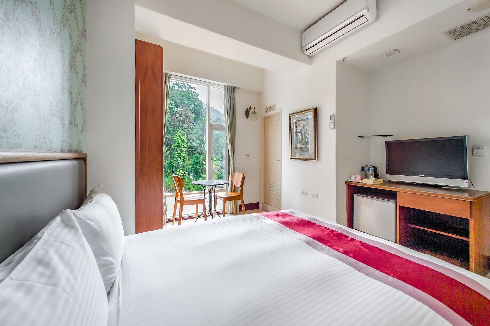 SUPERIOR, DOUBLE BED, CITY VIEW