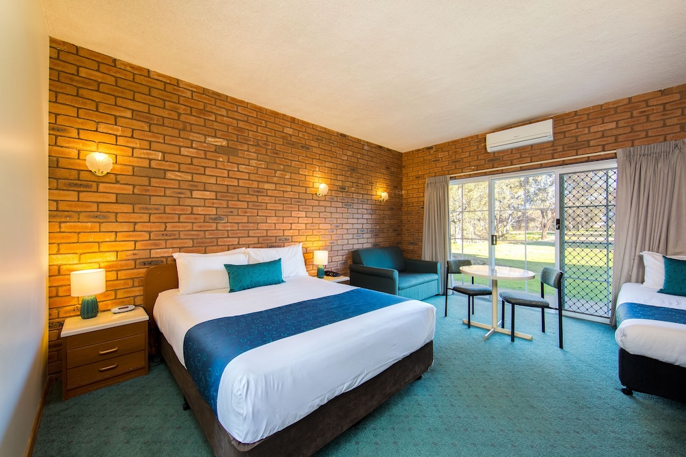 Thurgoona Country Club Resort 12/56