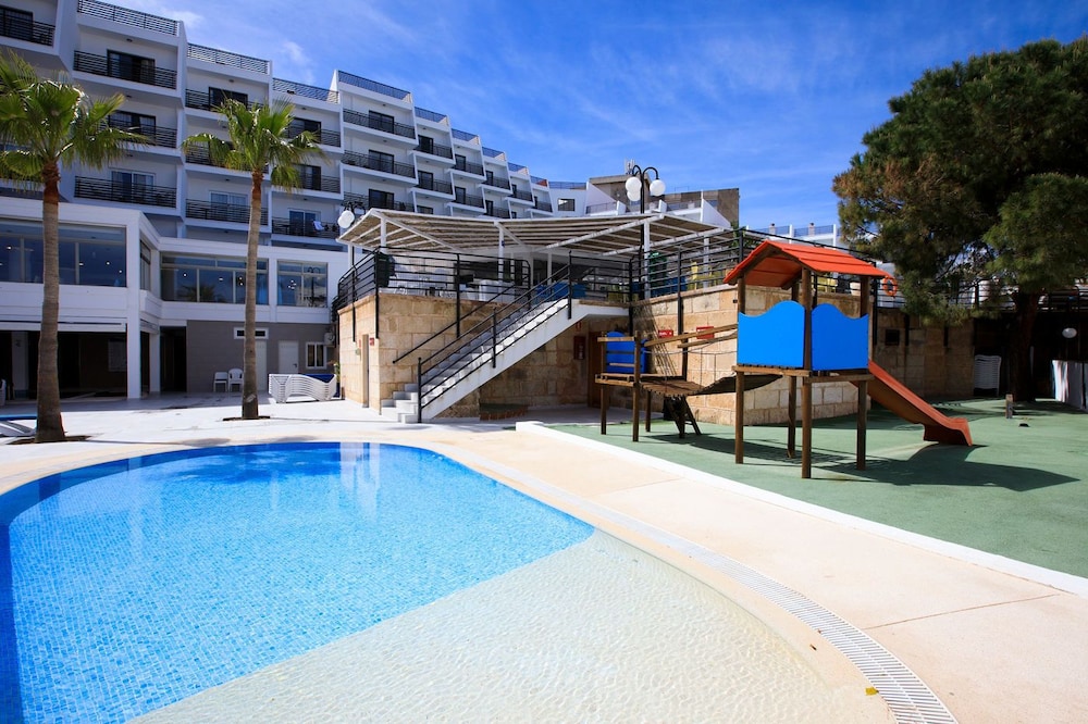 Palmanova Suites by TRH 43/46