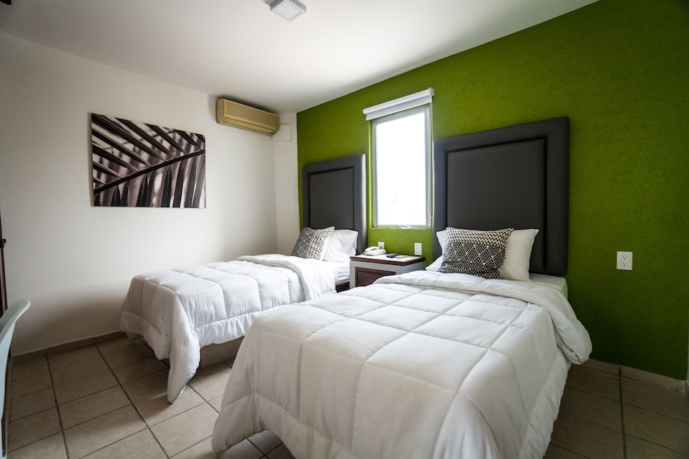 Hotel Suites Regina 12/30