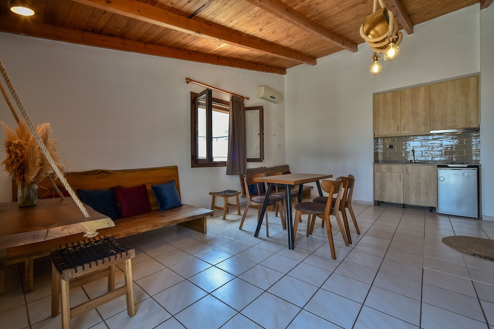 Iraklis Apartments 33/50