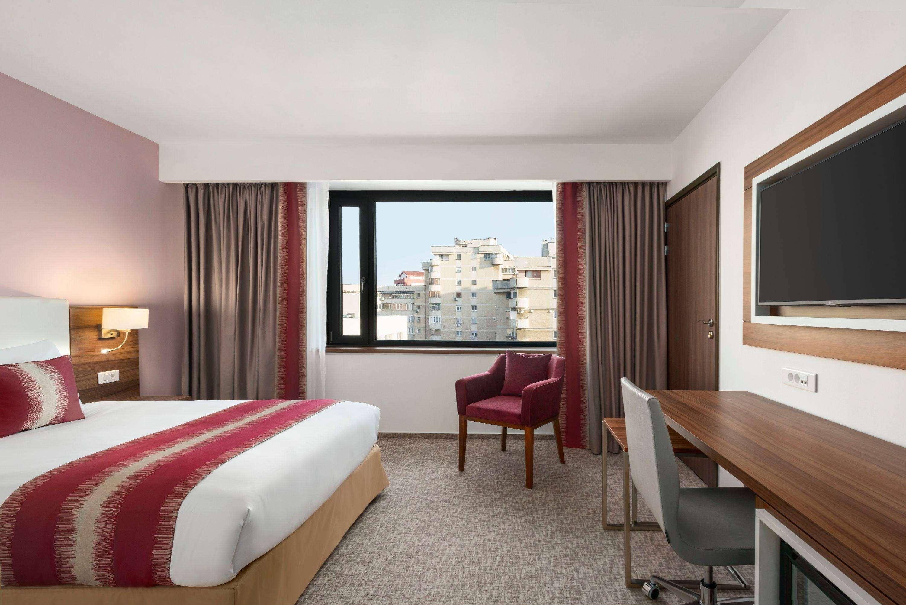 غرفة بسرير كوين، Ramada Plaza by Wyndham Craiova 2/5