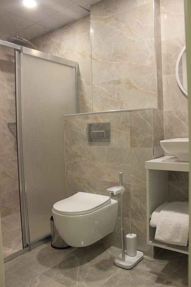 Retro Star Suites 37/38