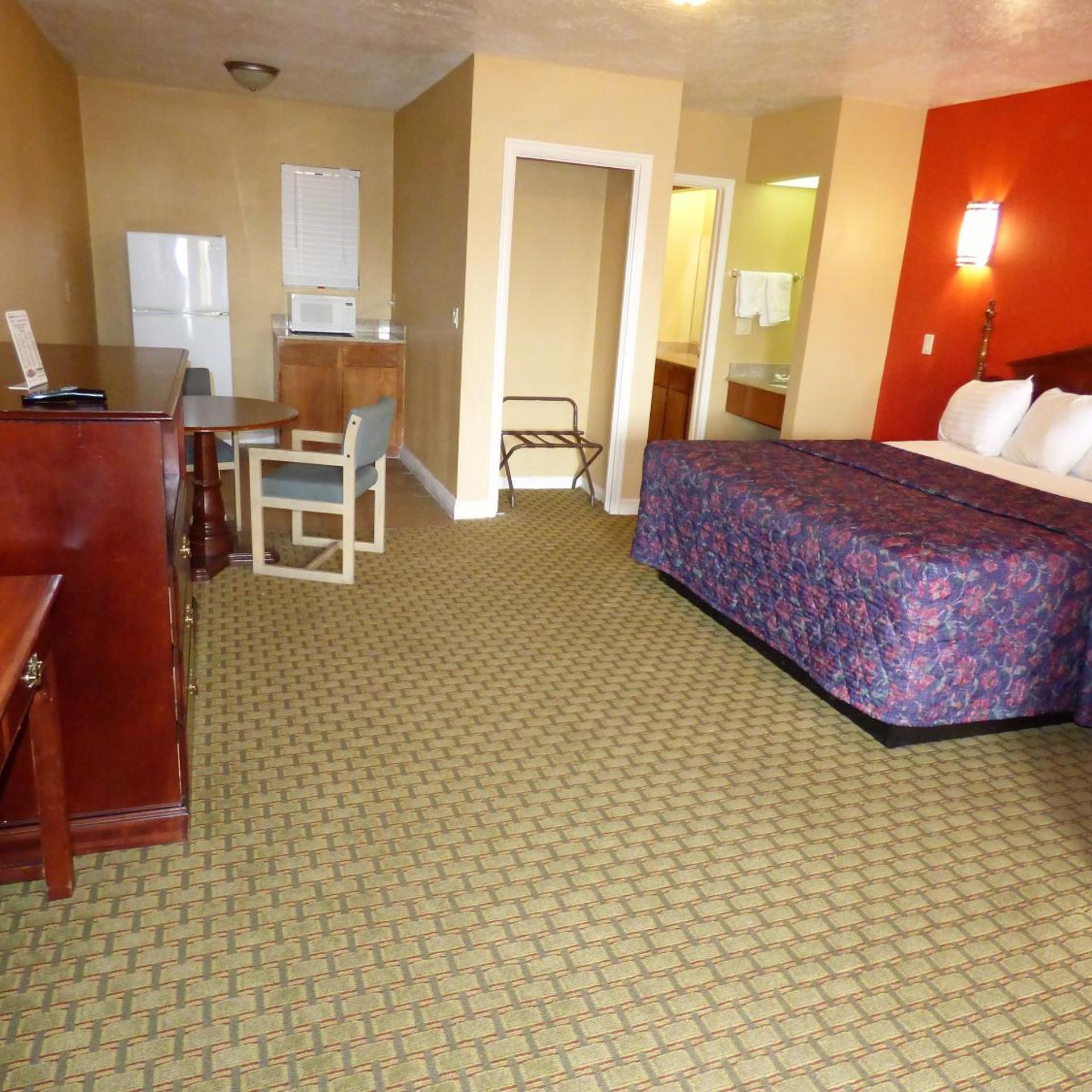 Economy Inn Suites 16/23
