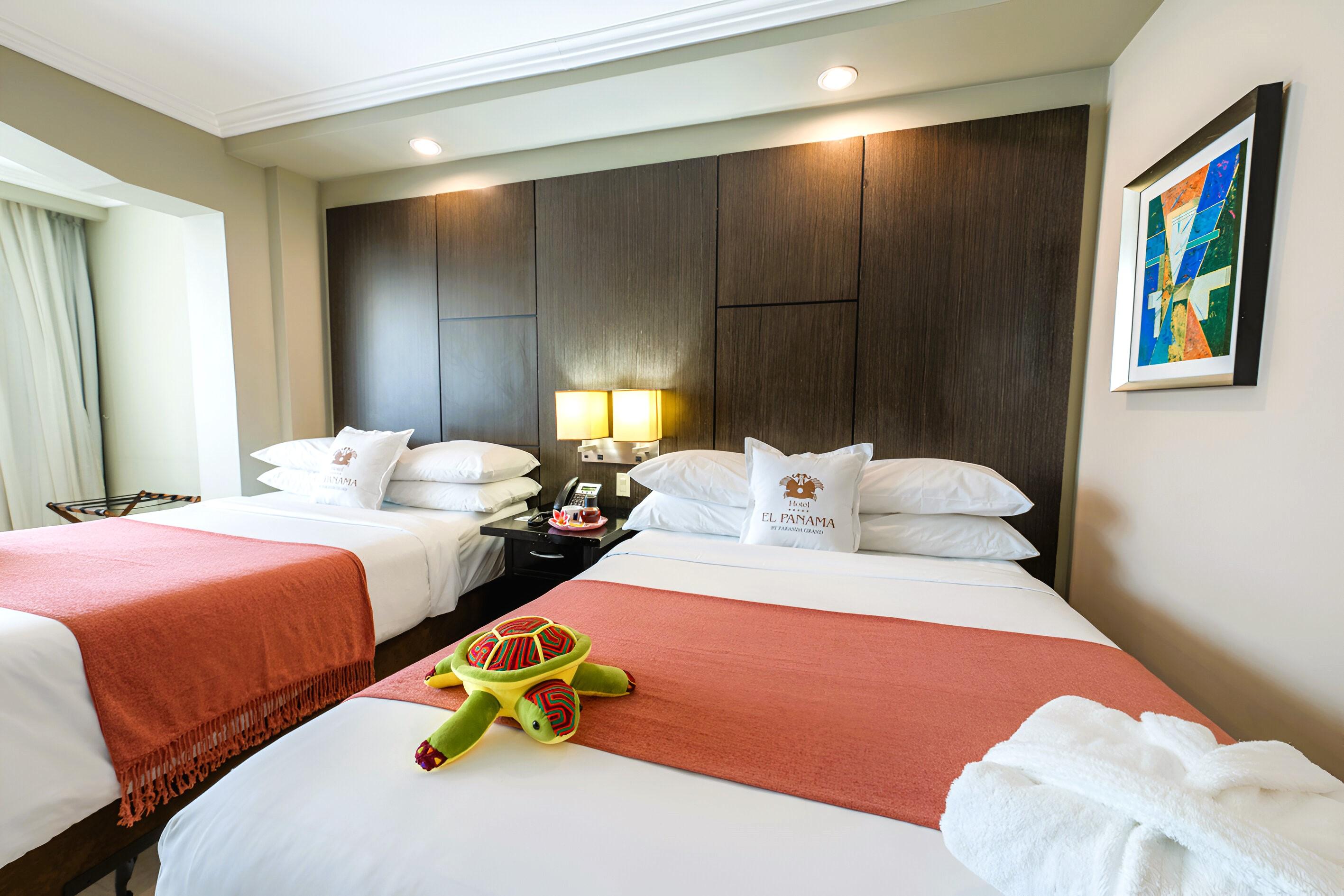 Premium, Twin Beds, Street View