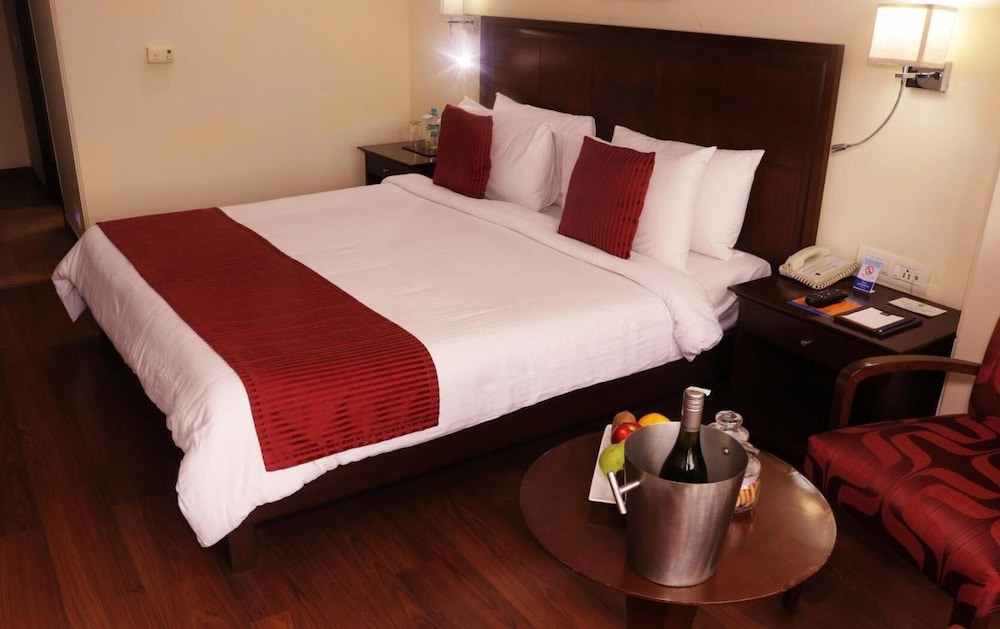 Le Lac Sarovar Portico 14/56