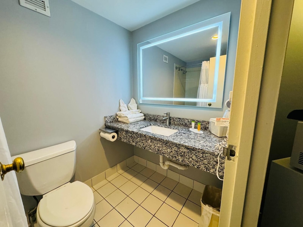 Mystic River Hotel & Suites 47/50