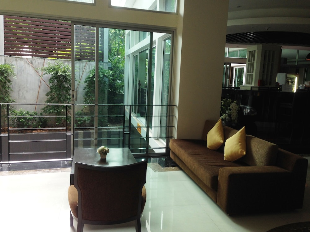 August Suites 48/69