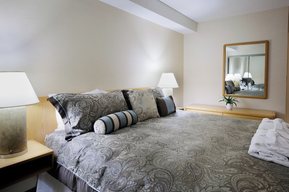 Cartier Place Suite Hotel 26/64