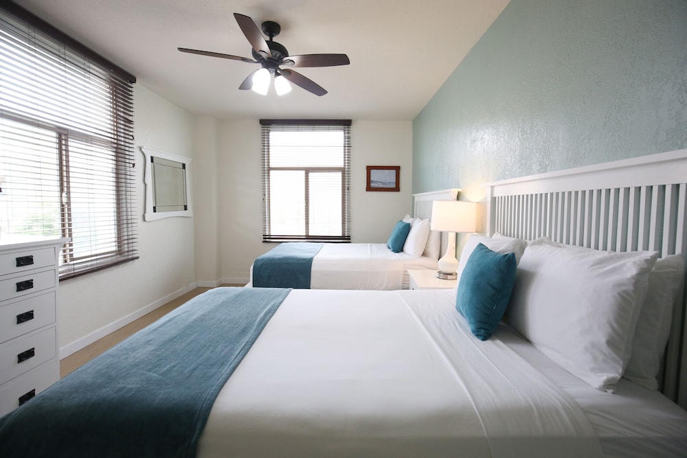 STANDARD, 2 QUEEN BEDS