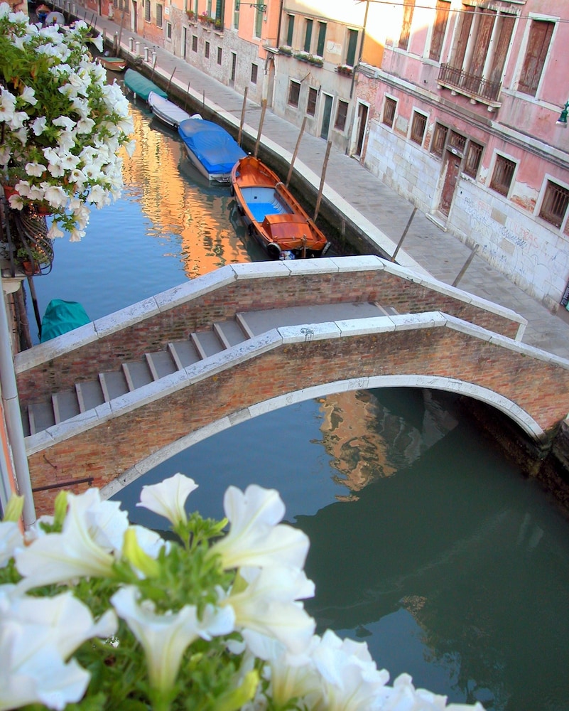 3749 Ponte Chiodo Guest House 37/46