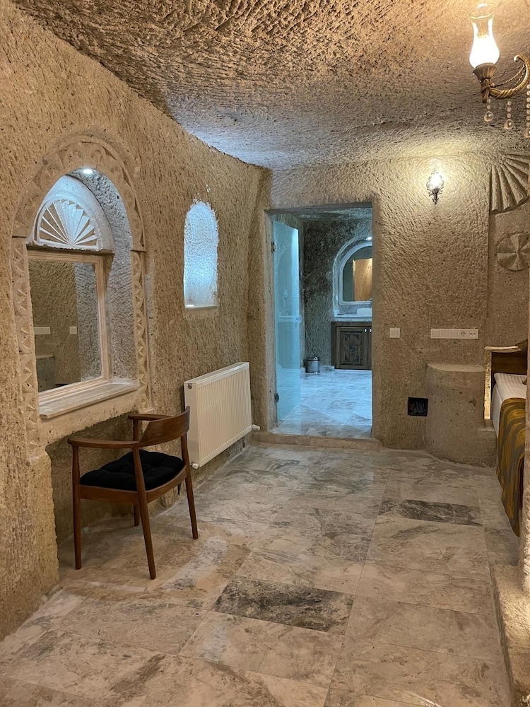 Empire Cave Hotel 21/50