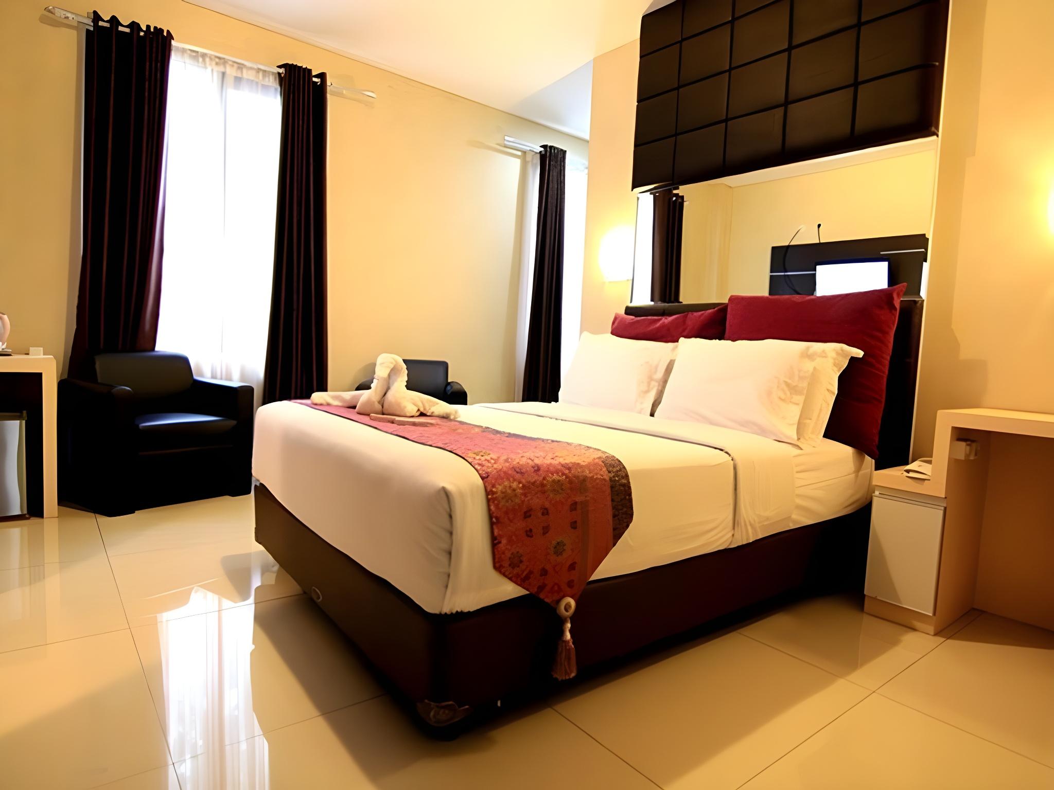 Latief Inn 16/33