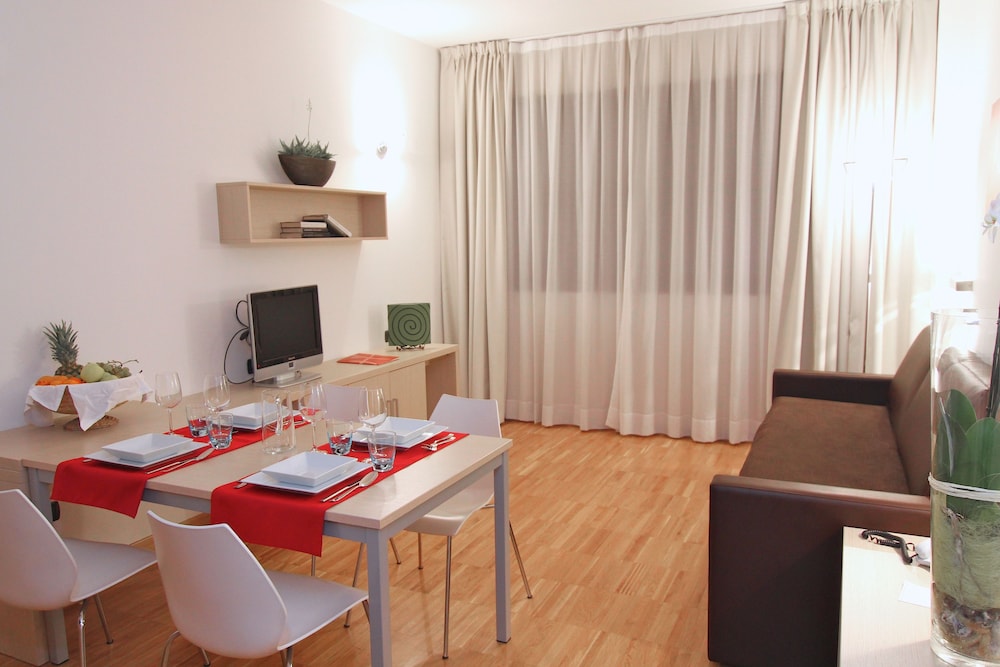 Euro Hotel Residence 33/42