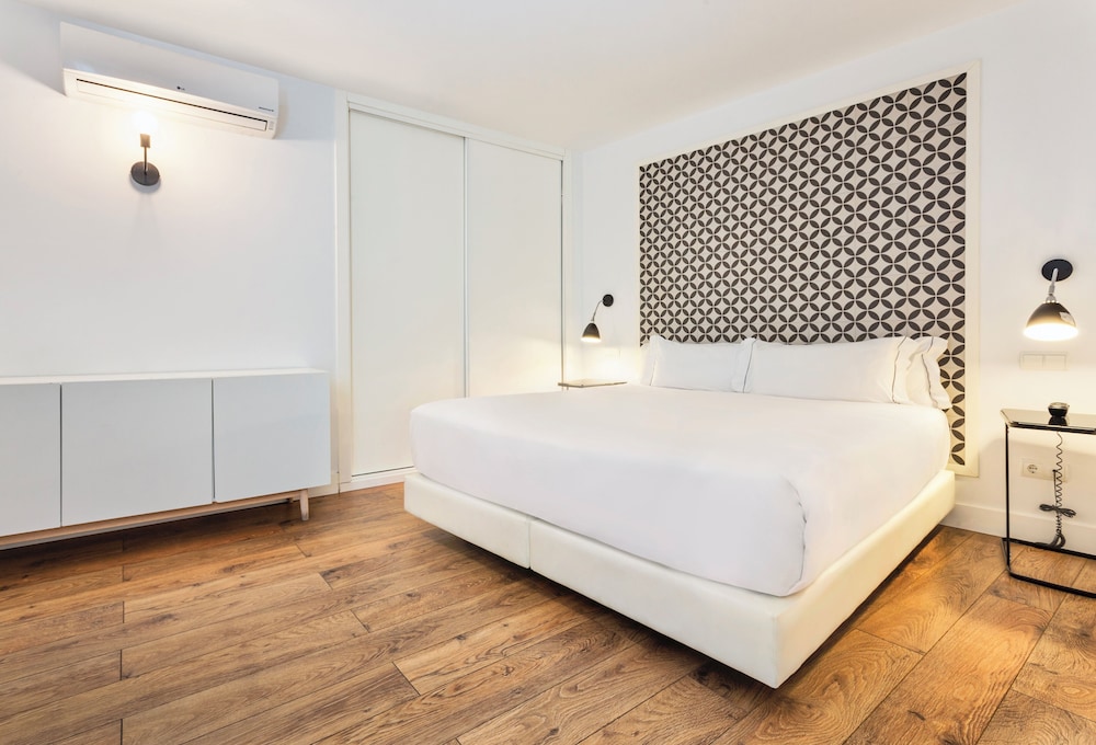 Deluxe One Bedroom Apartment