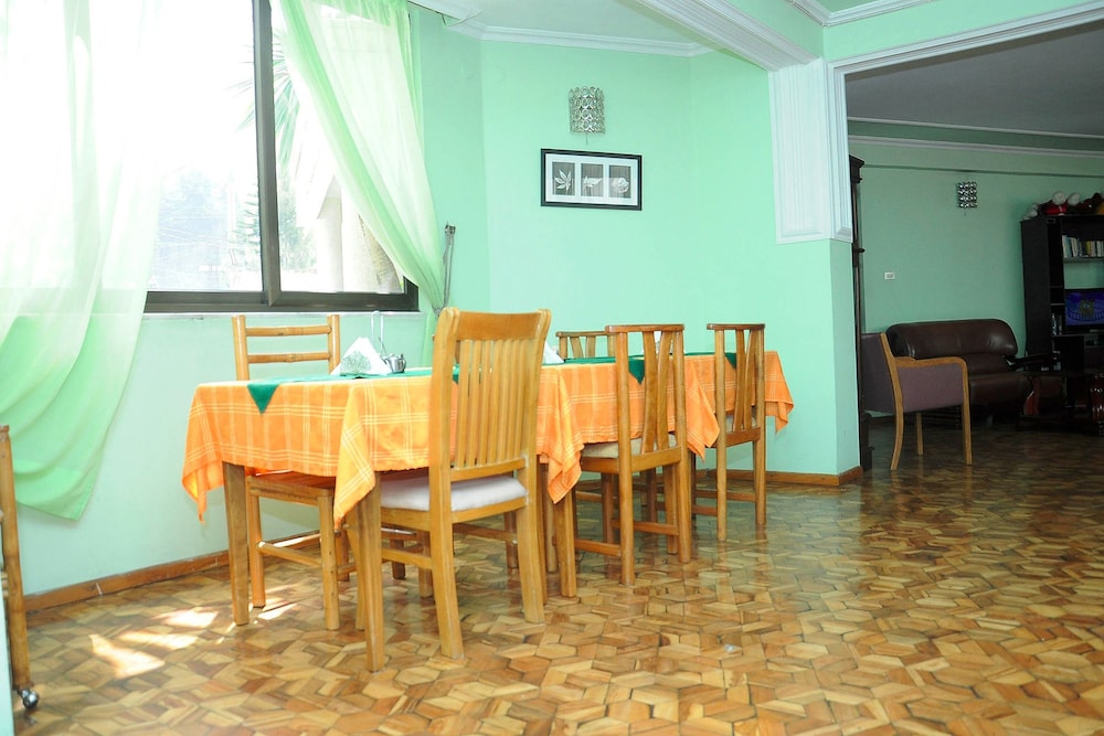 Yeka Guest House 24/36