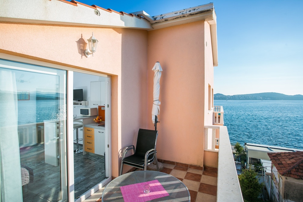 Kaja - Right Next To The Beach 21/50