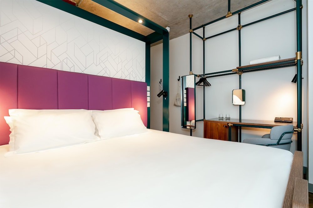 PREMIUM, KING BED
