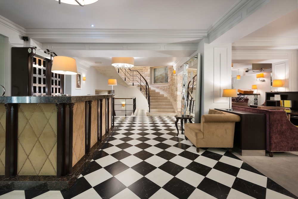 lobby