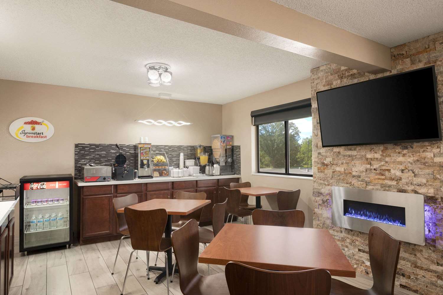 Super 8 by Wyndham Mayfield 24/29