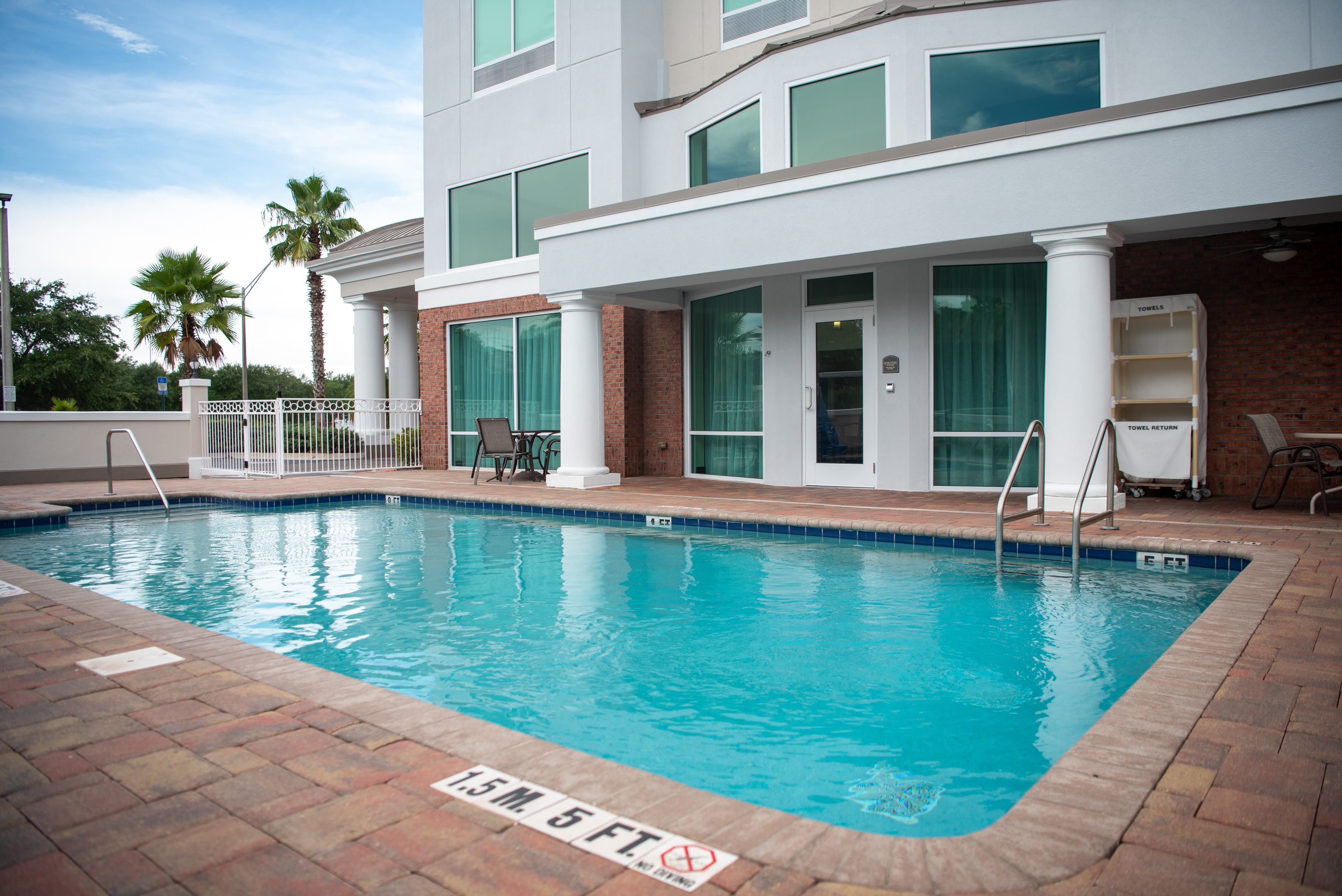 Holiday Inn Express Hotel & Suites Chaffee - Jacksonville West 4/49