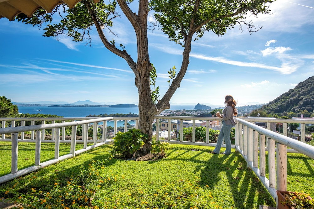 Hotel Villa Ireos 44/50