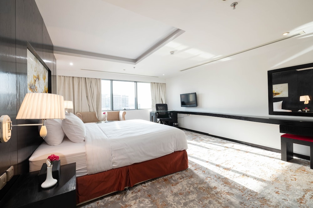 DELUXE, SINGLE, KING BED