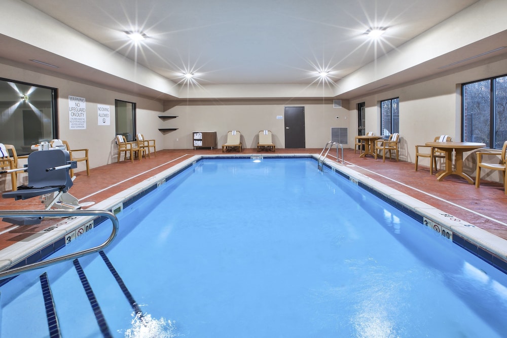 Holiday Inn Express Hotel Suites Niles 21/51