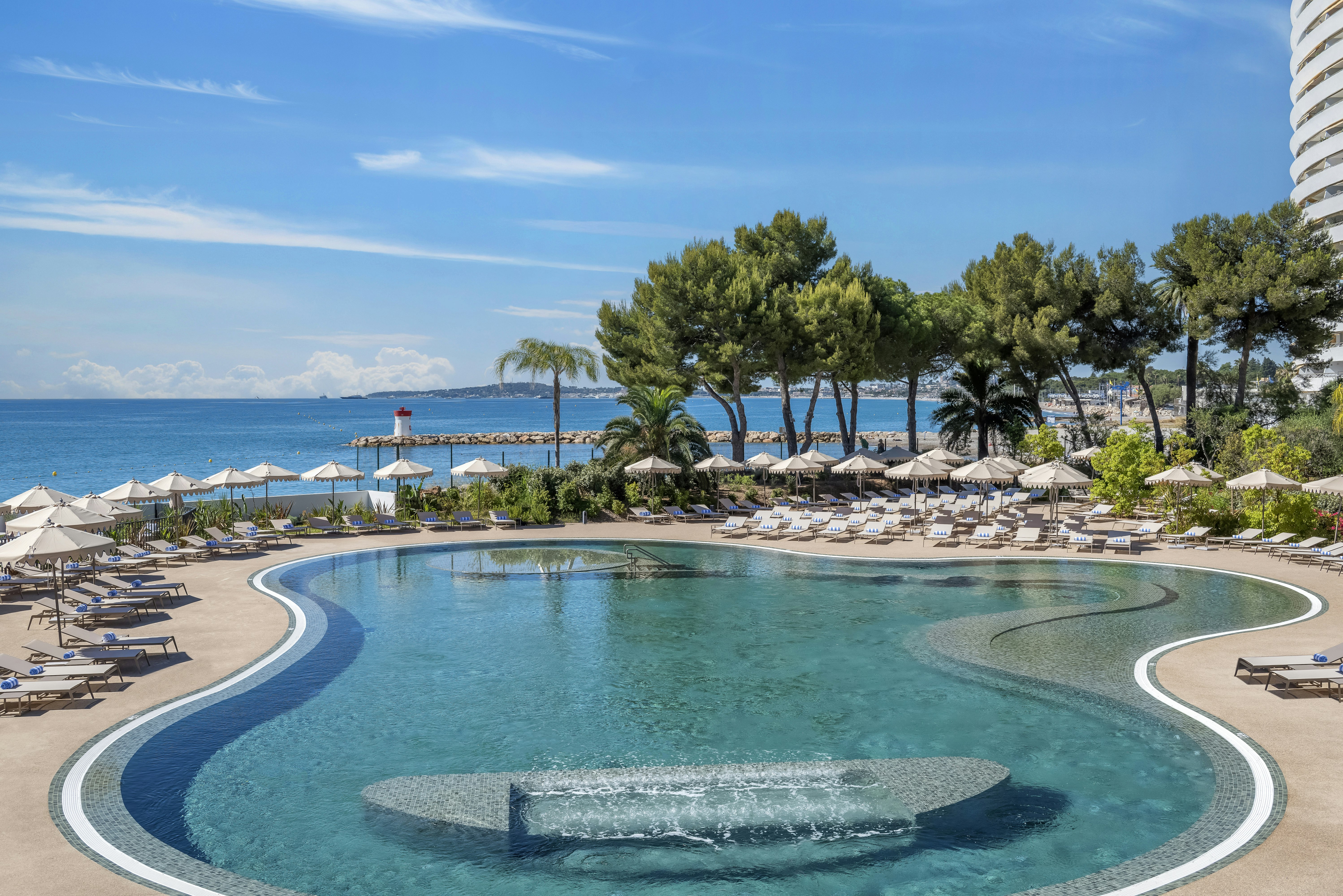 Marina Bay Riviera Hotel, Curio Collection by Hilton 53/54