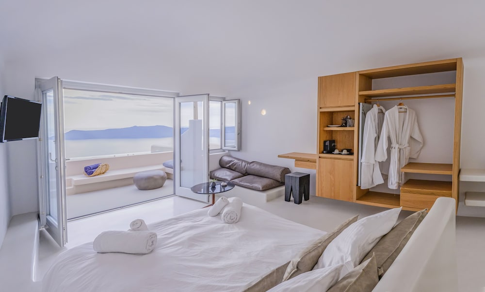 HONEYMOON, EXECUTIVE, SUITE, CALDERA AND SEA VIEW, HOT TUB