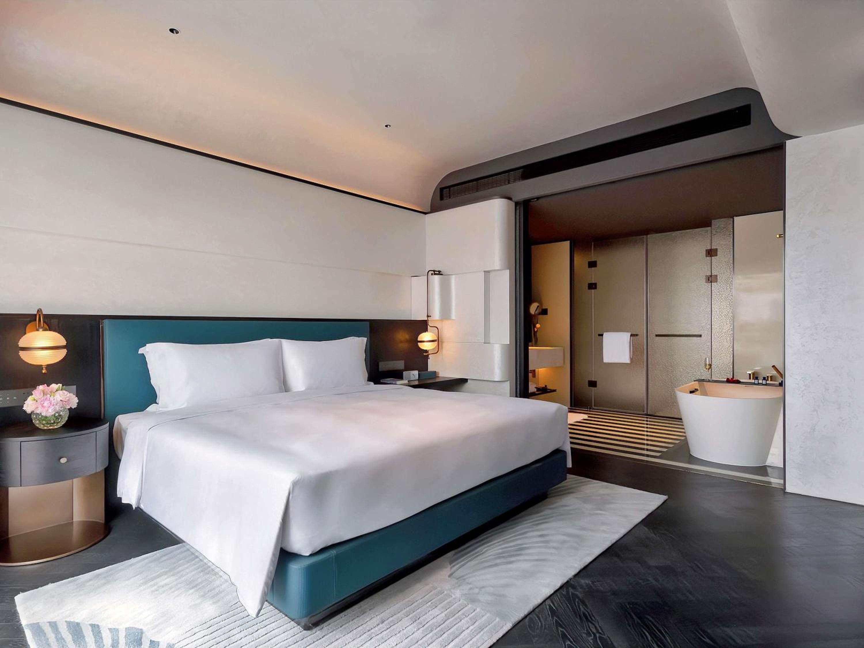 PRESTIGE, SUITE, KING BED