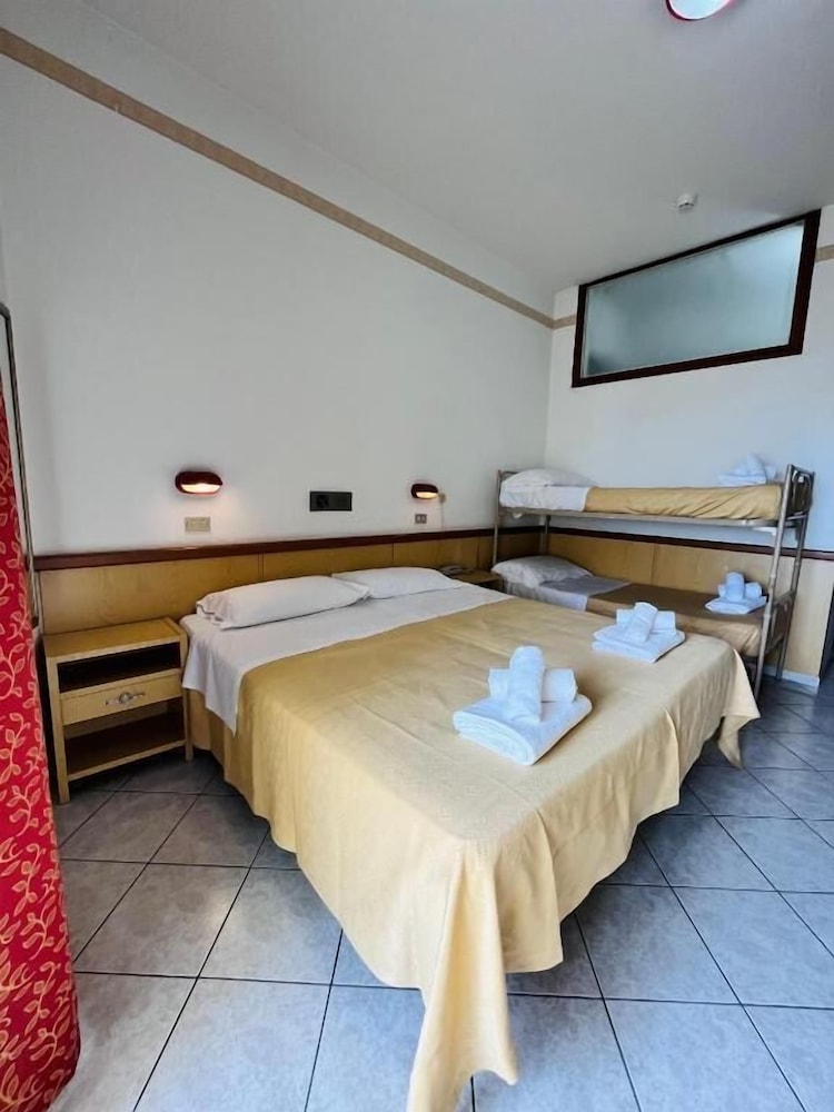 Hotel Columbia Frontemare 26/41