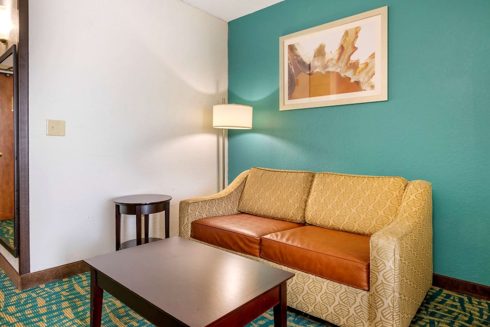 Comfort Inn & Suites Fort Lauderdale West Turnpike 18/32