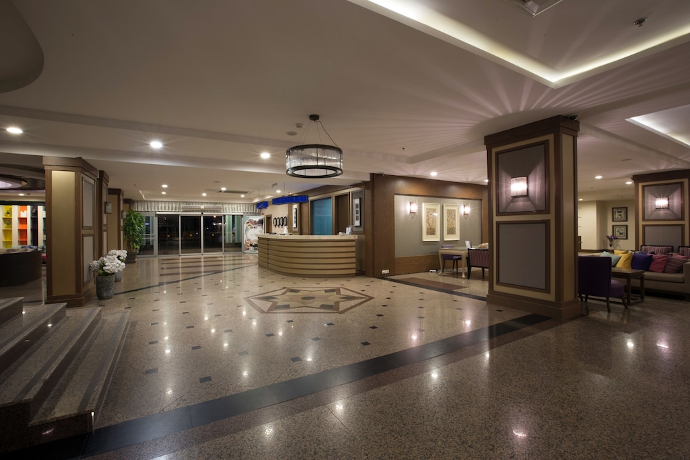 Insula Resort & Spa 7/35