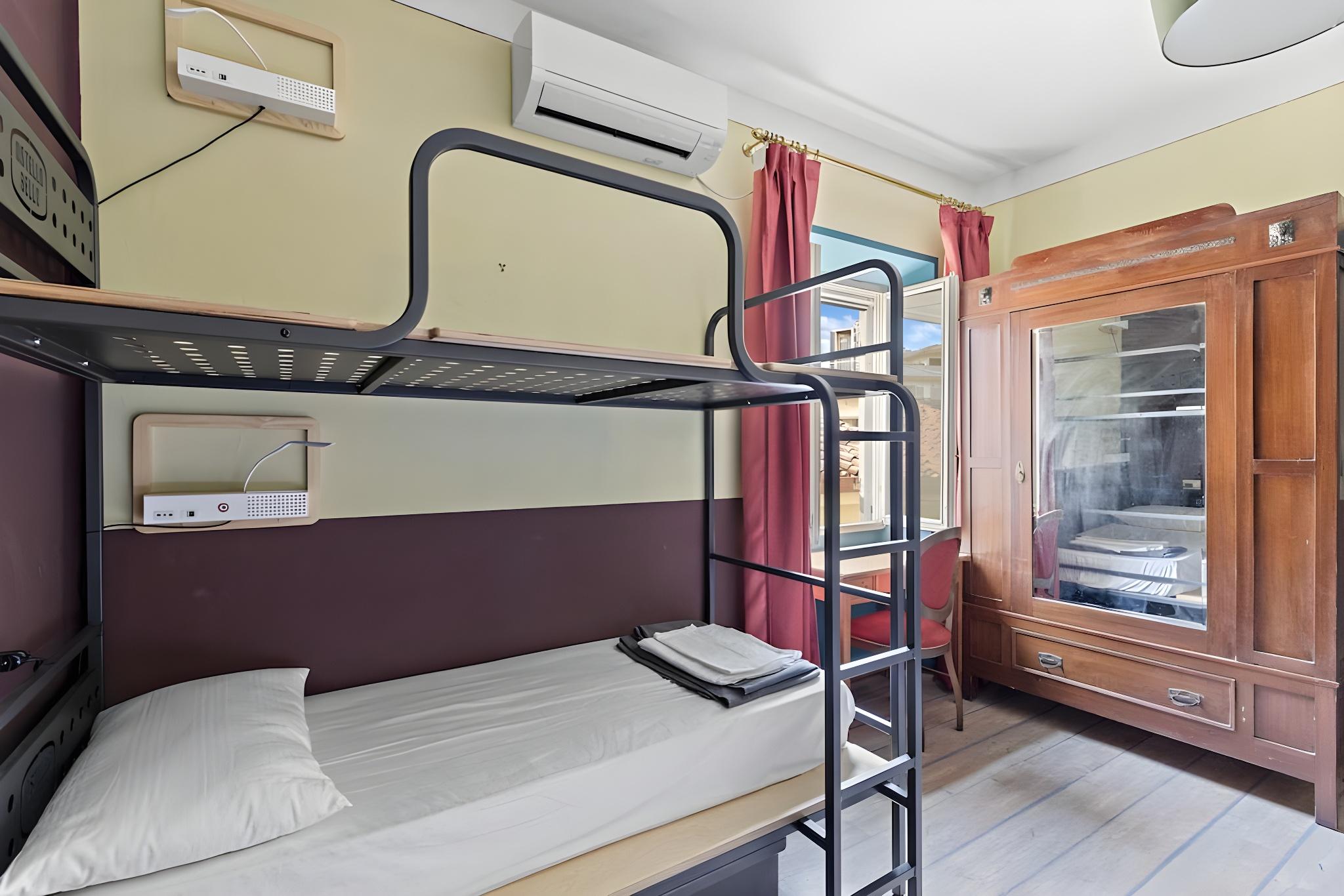Mixed Dorm, 6 People