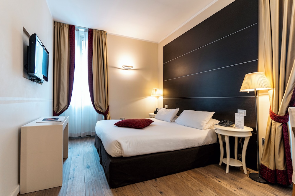 SUPERIOR, DOUBLE OR TWIN BED