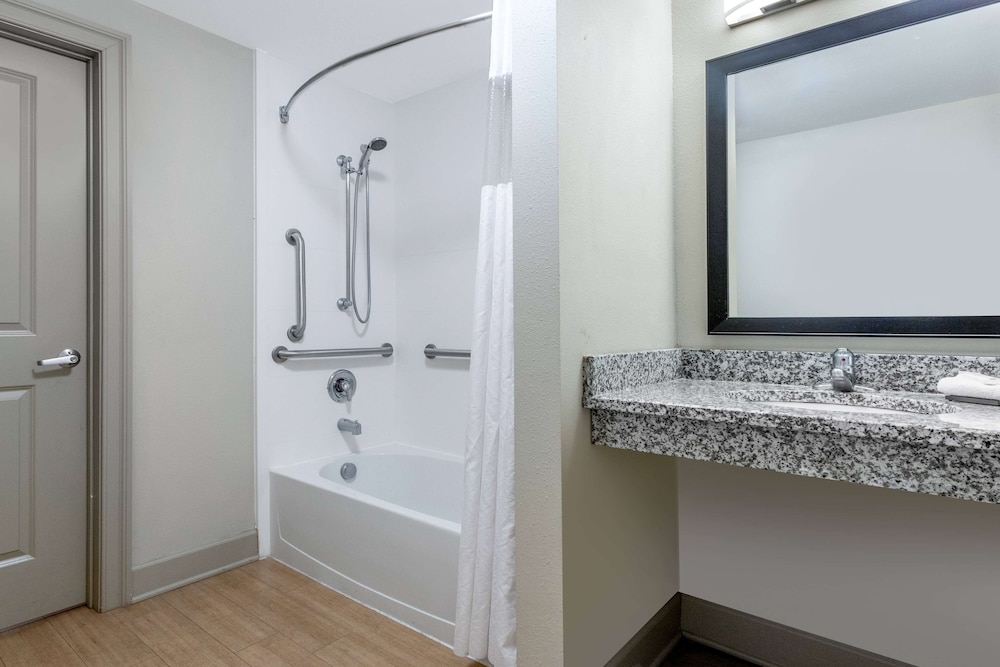 La Quinta Inn And Suites By Wyndham Ocean City 17/49