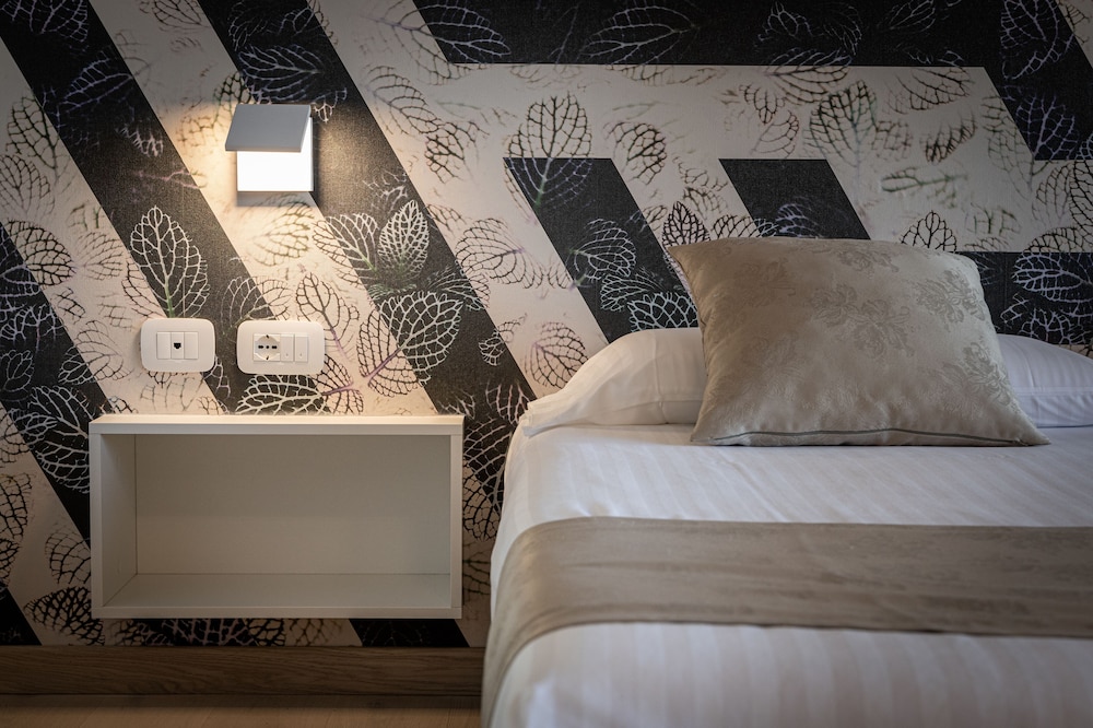 JUNIOR SUITE, TWIN BEDS, BALCONY