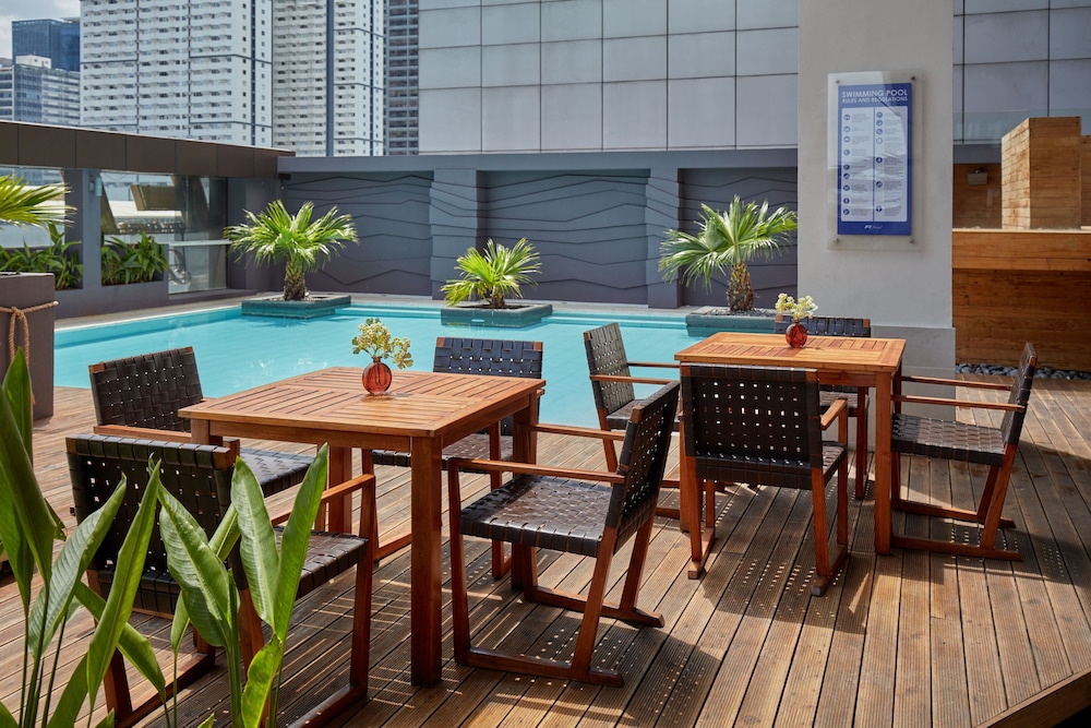 F1 Hotel Manila BGC 48/65