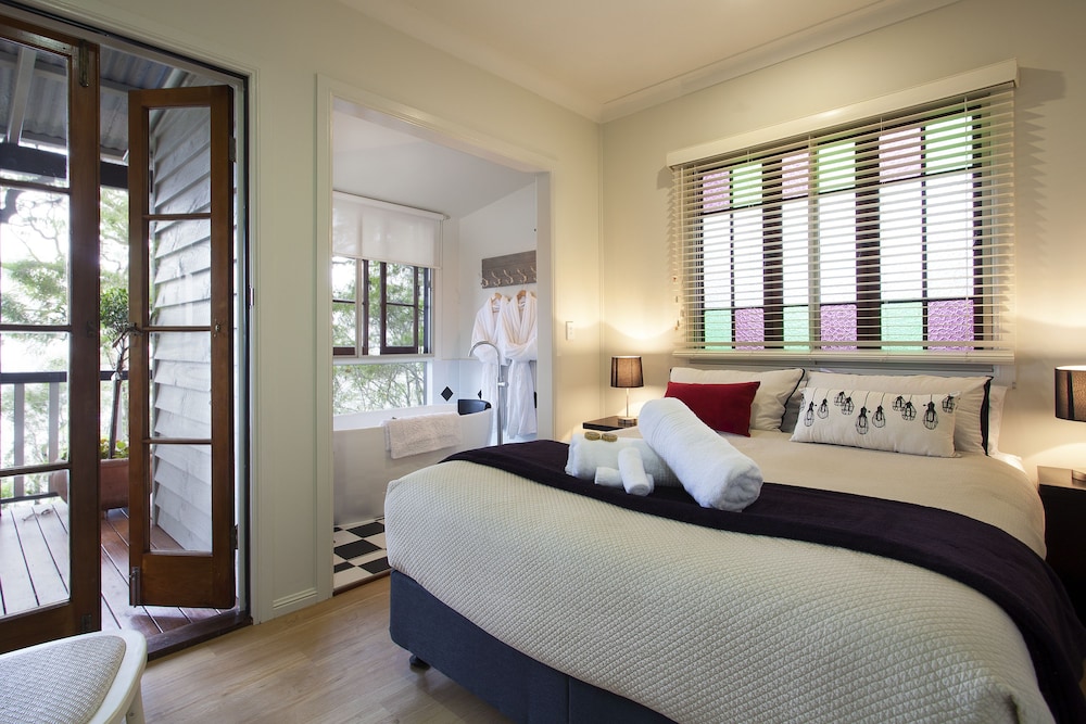 EUMARELLA SHORES NOOSA LAKE RETREAT 12/65